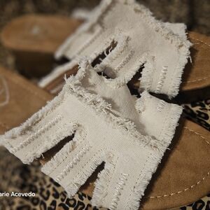 Rocket Dog Cream and Tan Sandals